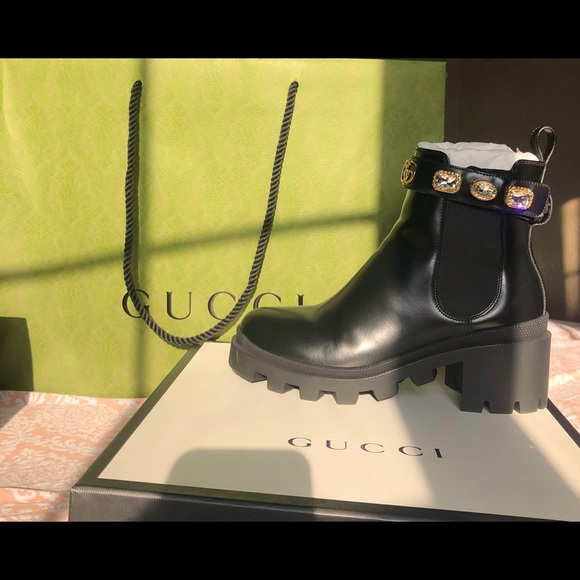 Brand new Gucci leather ankle boot with belt - Picture 3 of 6